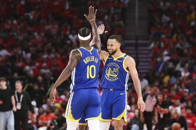 加时末段突围战来临，丹佛掘金围绕中超篮板制胜，球迷炸锅，赛季目标并未改变