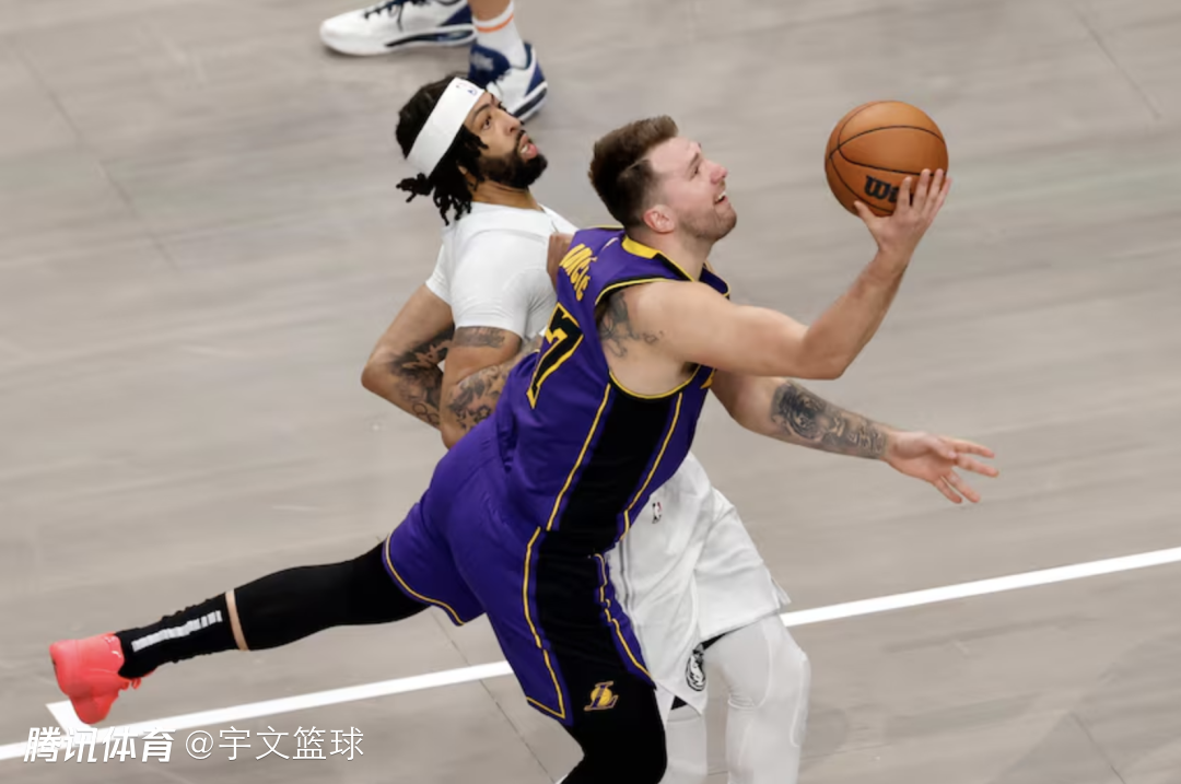 亚博体育登录入口-达拉斯独行侠训练开放日，今晨更衣室发声引欢呼，欧联在即，团队化学反应显著