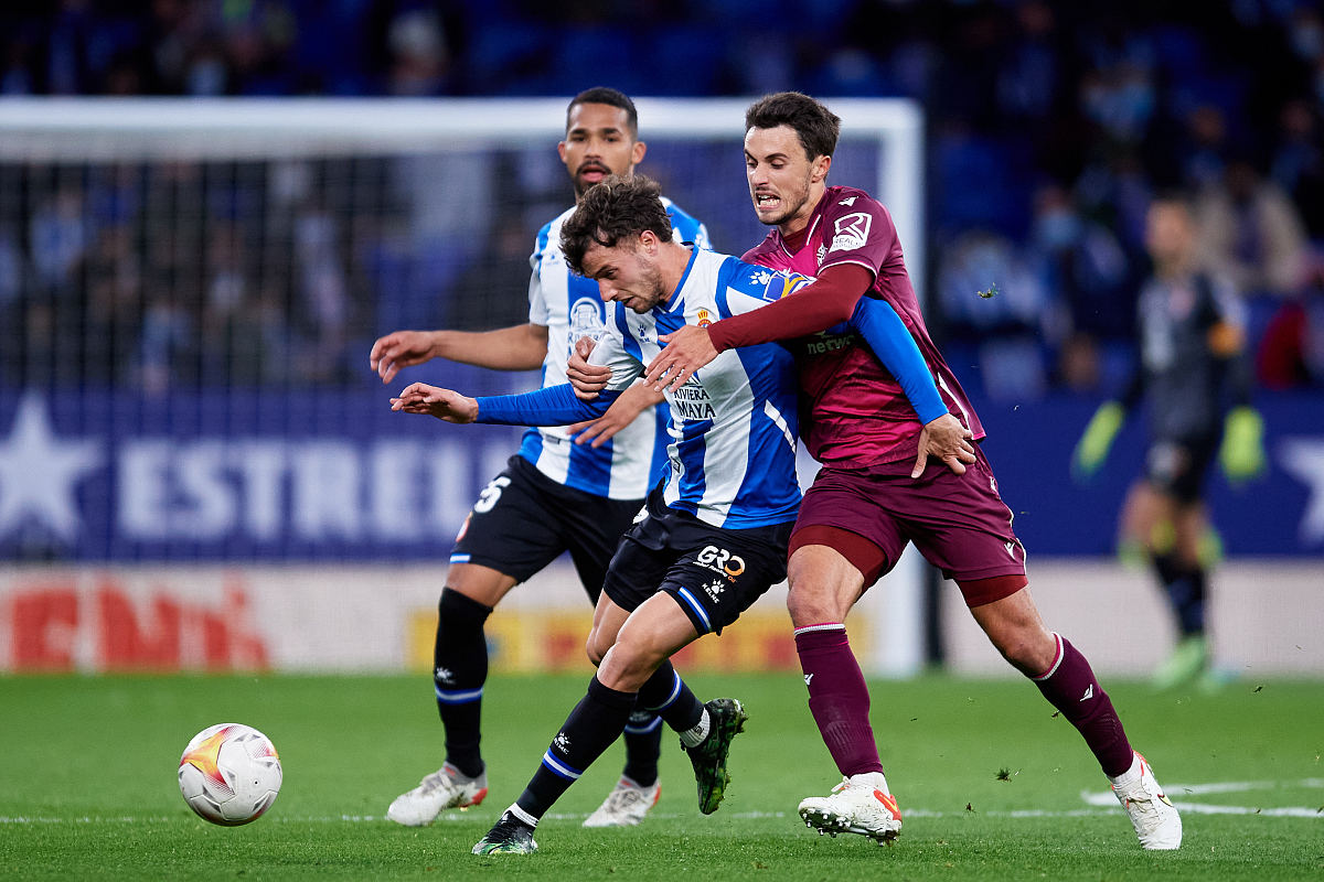 马德里竞技发布备战花絮；窗口期止住颓势；意甲任务艰巨；年轻球员得到机会